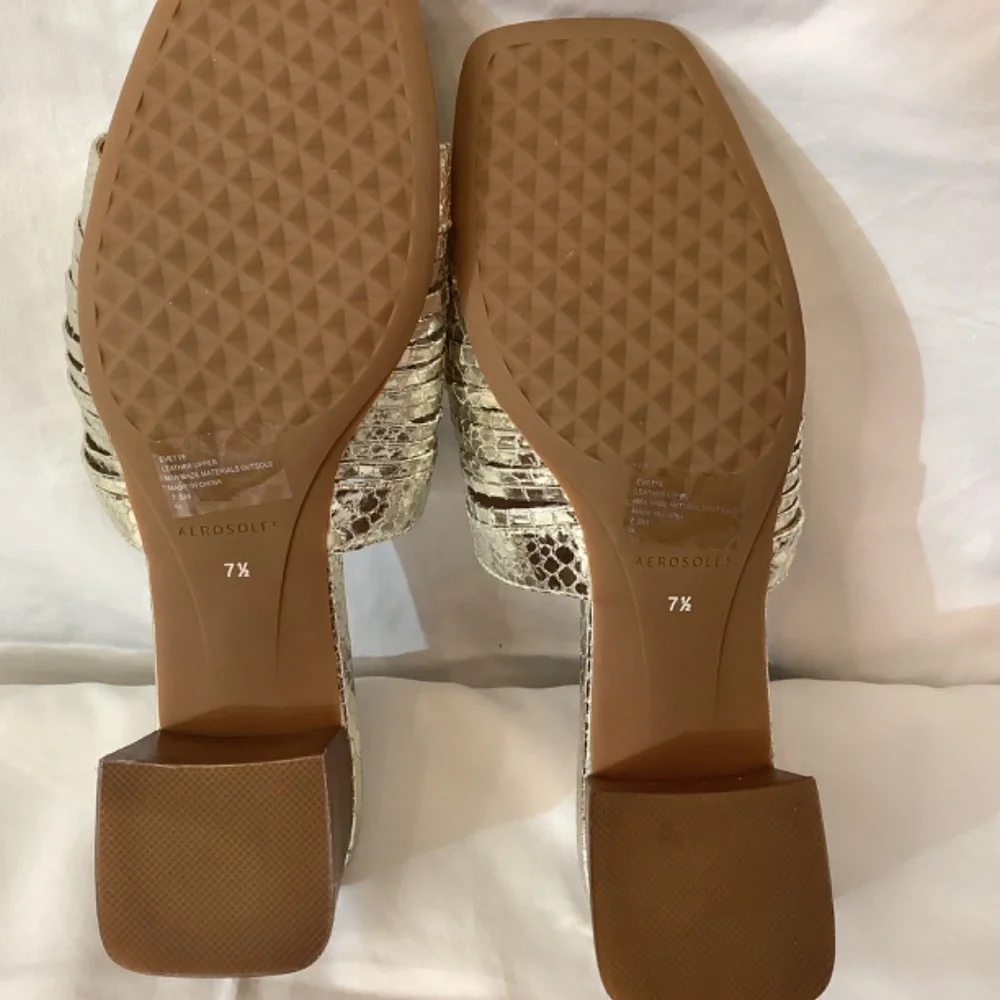NWOT‎ Aerosoles Evette slide sandal shiny silver sz. 7.5